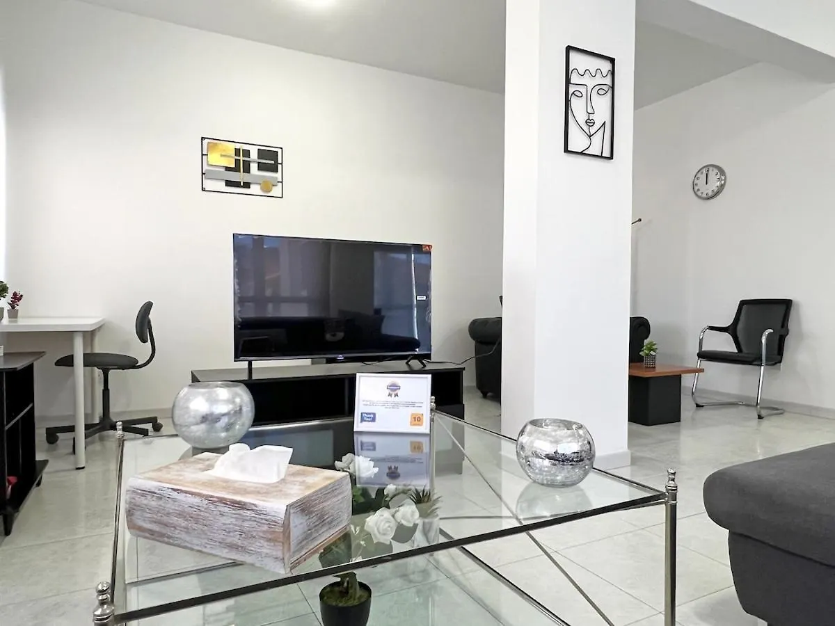 Albert'S Apartment Center 101K Larnaca