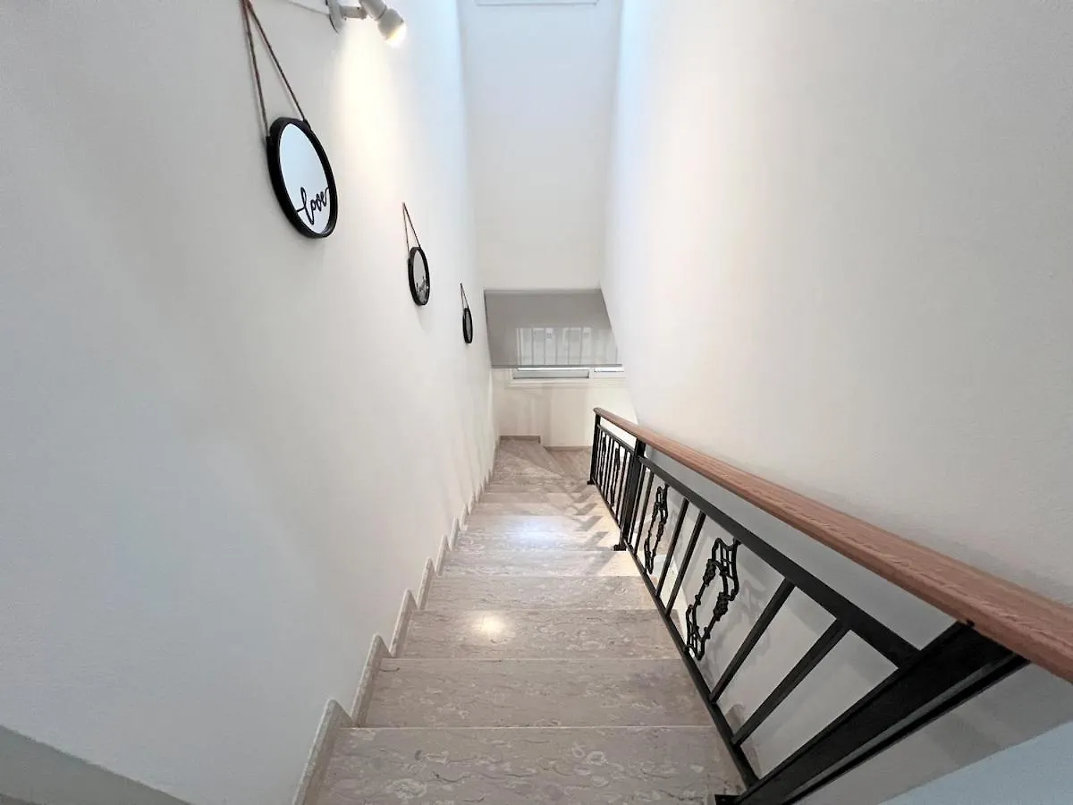 Albert'S Apartment Center 101K Larnaca