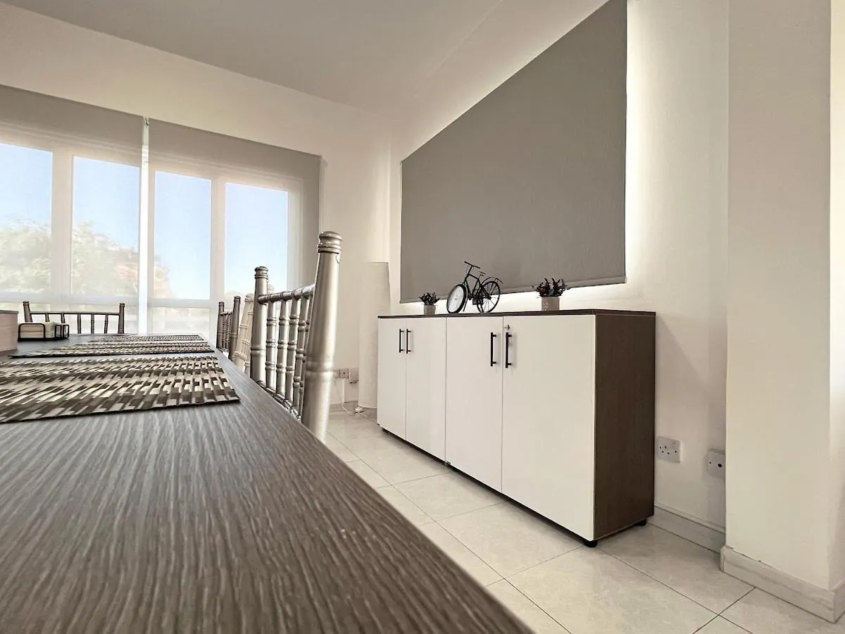 Albert'S Apartment Center 101K Larnaca 0*,