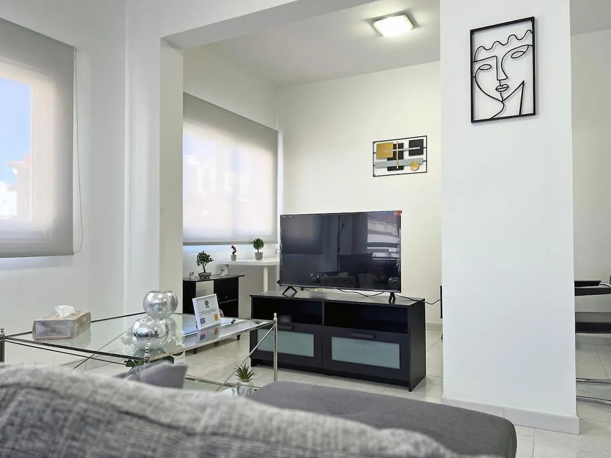 Albert'S Apartment Center 101K Larnaca