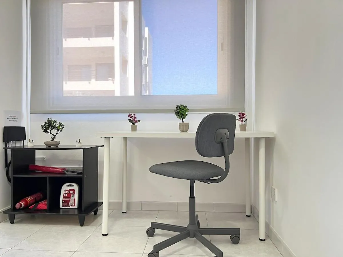 Albert'S Apartment Center 101K Larnaca 0*,