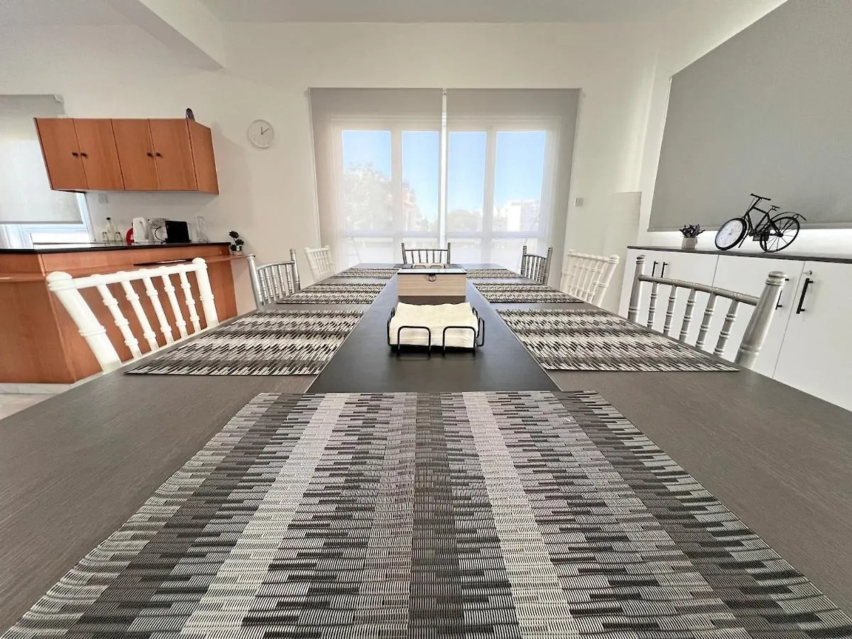 Albert'S Apartment Center 101K Larnaca